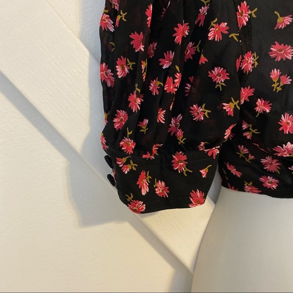 Bebe Floral Printed Semi Sheer Button Down Tie Crop Top Red Black Size Large - Picture 4 of 7